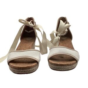 UGG Elegant White Espadrille Wedge‎ Sandals size 9